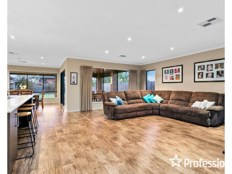 27 Kingston Way, Mooroolbark VIC 3138