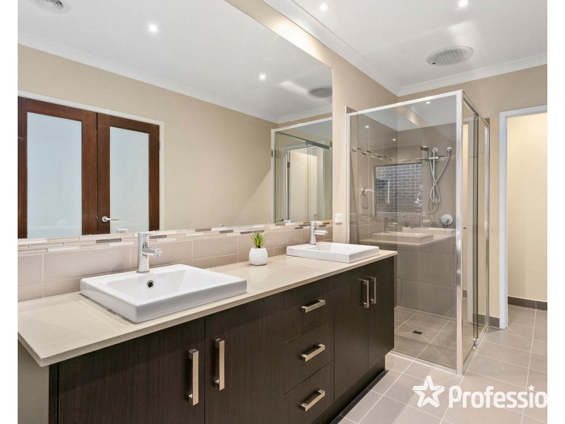 27 Kingston Way, Mooroolbark VIC 3138