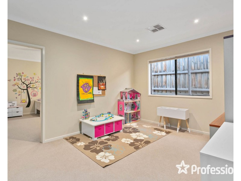 27 Kingston Way, Mooroolbark VIC 3138