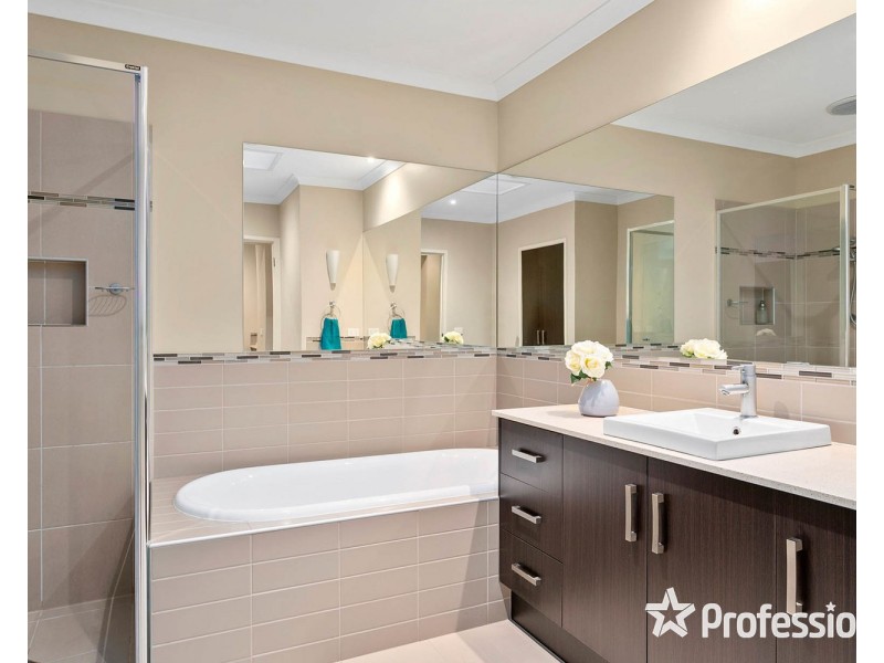 27 Kingston Way, Mooroolbark VIC 3138