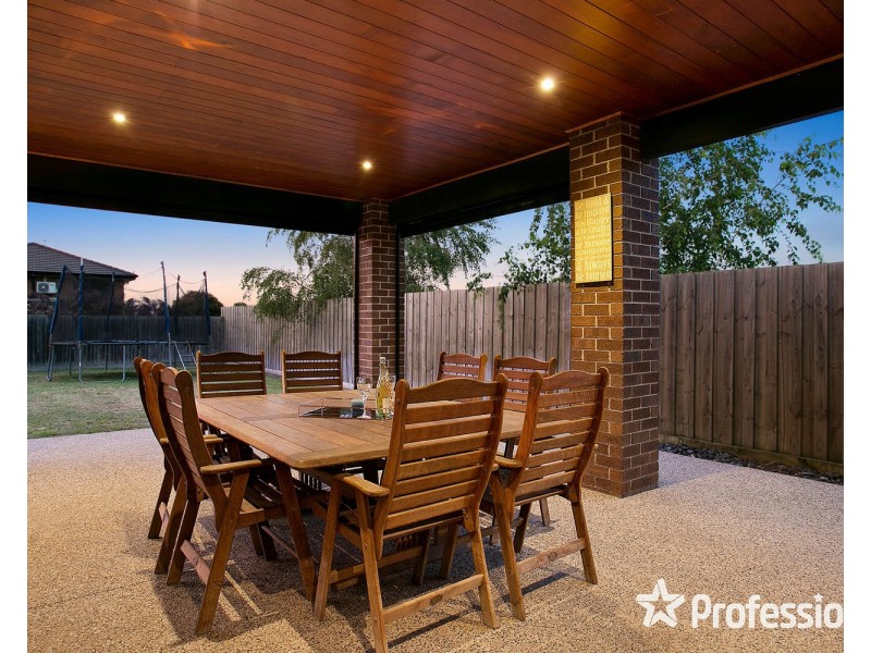 27 Kingston Way, Mooroolbark VIC 3138