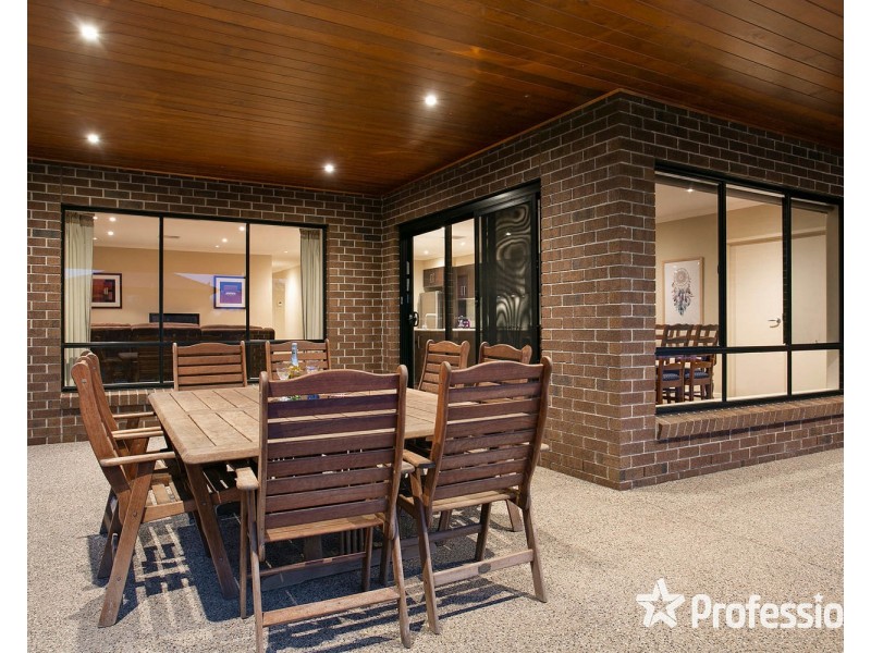 27 Kingston Way, Mooroolbark VIC 3138