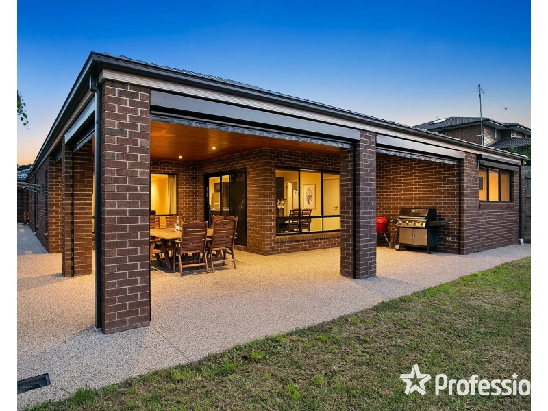 27 Kingston Way, Mooroolbark VIC 3138