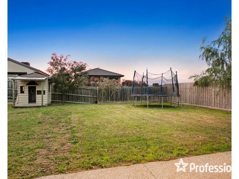 27 Kingston Way, Mooroolbark VIC 3138