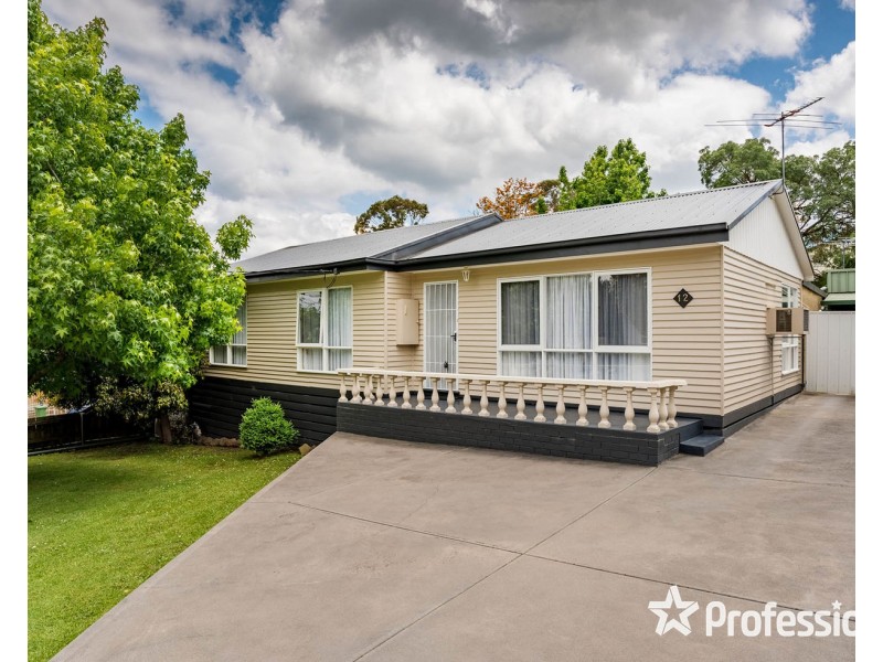 12 Coolabah Street, Mooroolbark VIC 3138