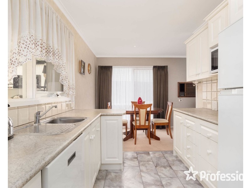 12 Coolabah Street, Mooroolbark VIC 3138