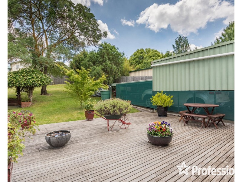 12 Coolabah Street, Mooroolbark VIC 3138