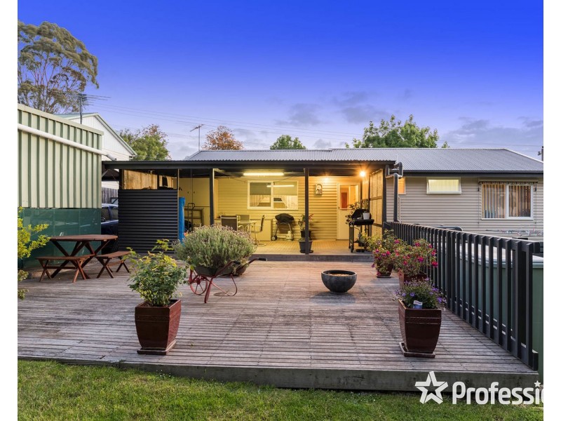 12 Coolabah Street, Mooroolbark VIC 3138