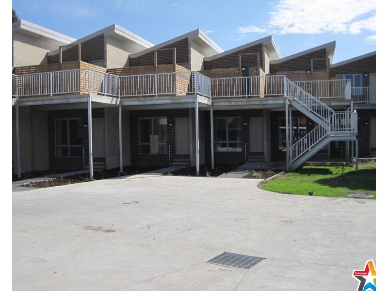 24/8-10 Mount View Parade, Mooroolbark VIC 3138