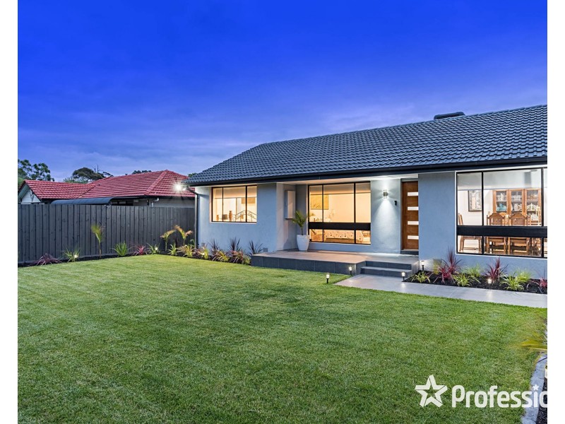 8 Jillian Street, Mooroolbark VIC 3138