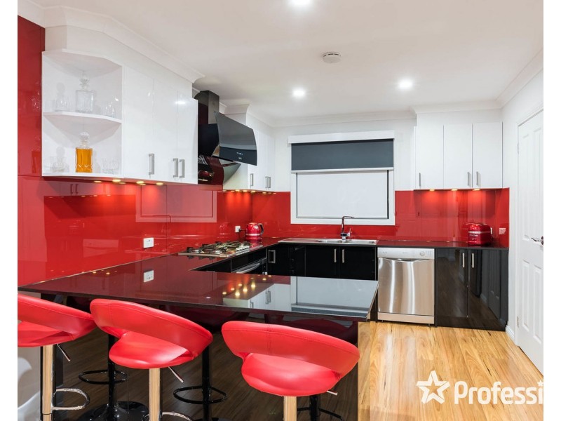 8 Jillian Street, Mooroolbark VIC 3138