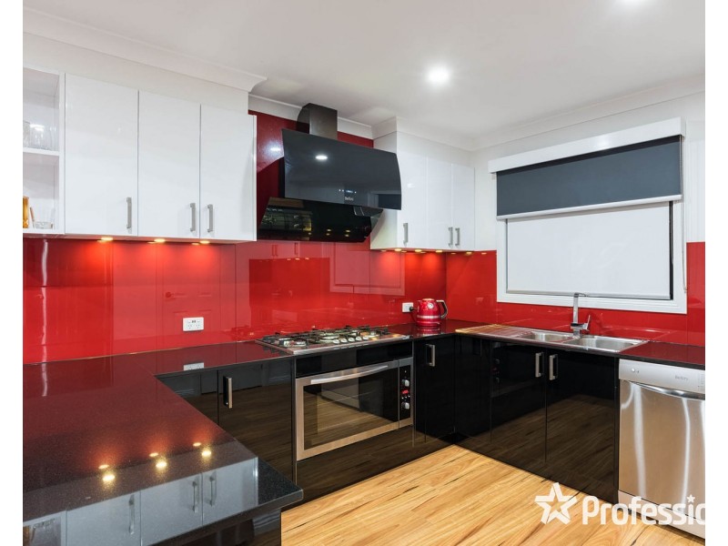 8 Jillian Street, Mooroolbark VIC 3138