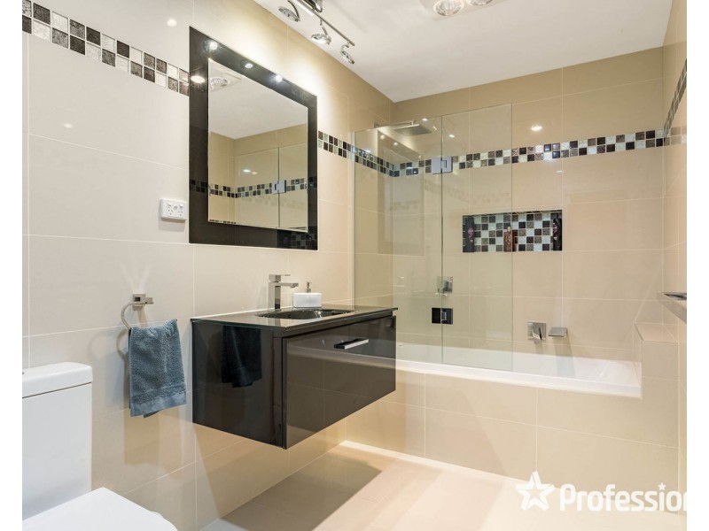 8 Jillian Street, Mooroolbark VIC 3138