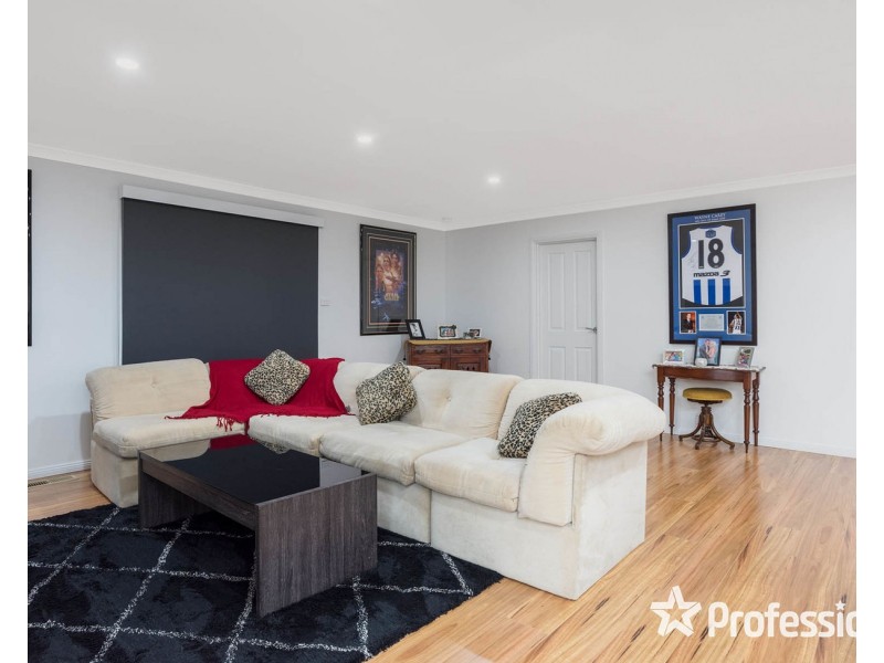 8 Jillian Street, Mooroolbark VIC 3138