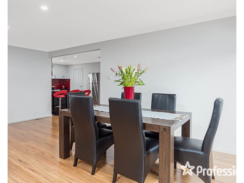 8 Jillian Street, Mooroolbark VIC 3138