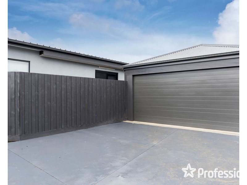 8 Jillian Street, Mooroolbark VIC 3138