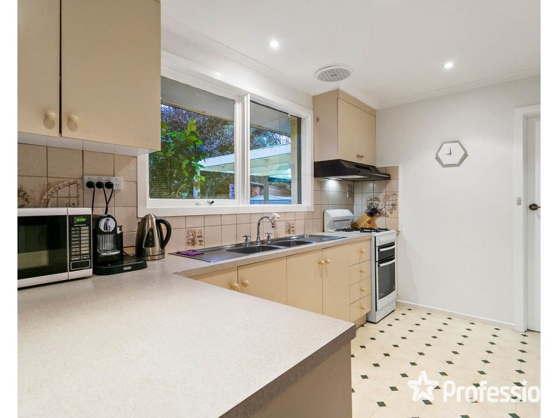 16 Birkenhead Drive, Kilsyth VIC 3137