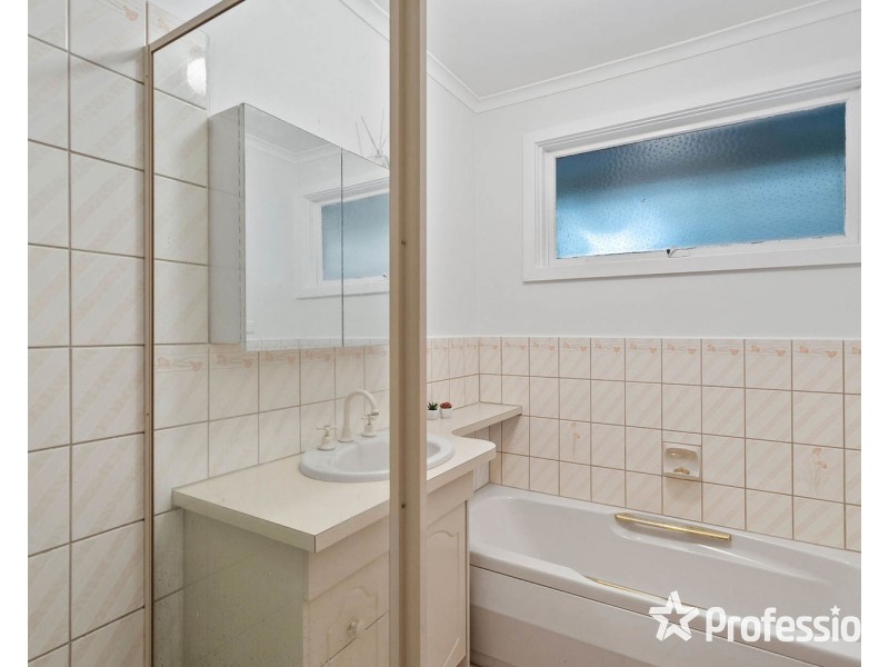 16 Birkenhead Drive, Kilsyth VIC 3137