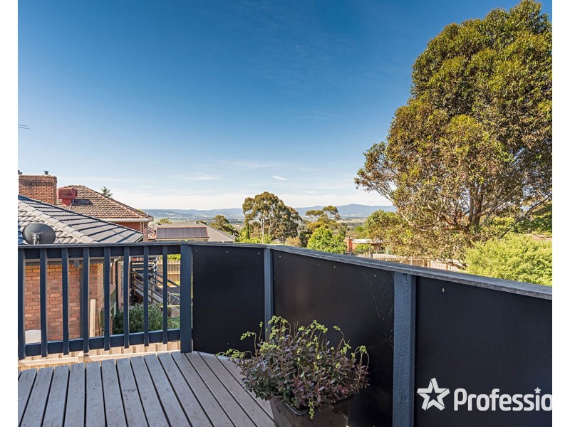 12 Crown Point, Chirnside Park VIC 3116