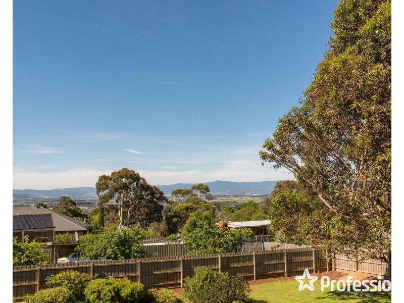12 Crown Point, Chirnside Park VIC 3116