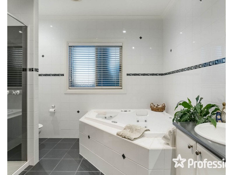 49 Larbert Road, Mooroolbark VIC 3138