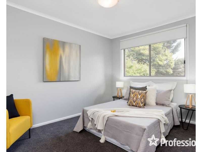 54 Cardigan Road, Mooroolbark VIC 3138