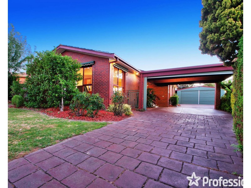 66 Barker Drive, Mooroolbark VIC 3138
