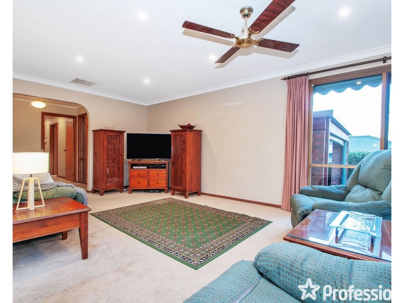 66 Barker Drive, Mooroolbark VIC 3138