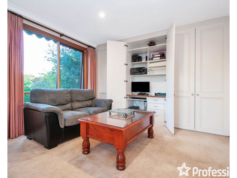 66 Barker Drive, Mooroolbark VIC 3138