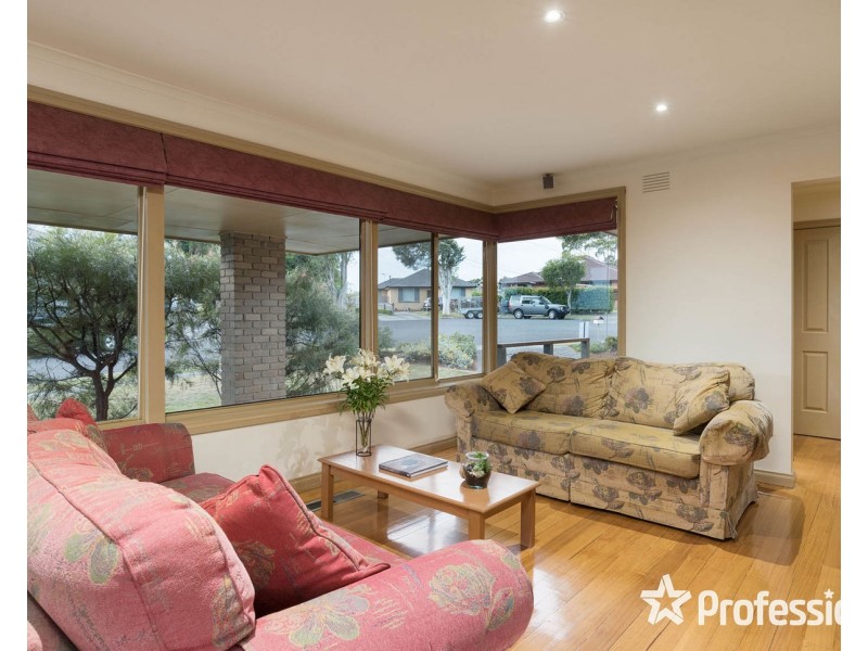 18 Corrong Crescent, Mooroolbark VIC 3138
