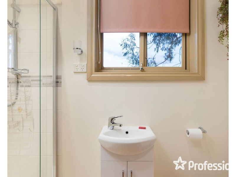 18 Corrong Crescent, Mooroolbark VIC 3138