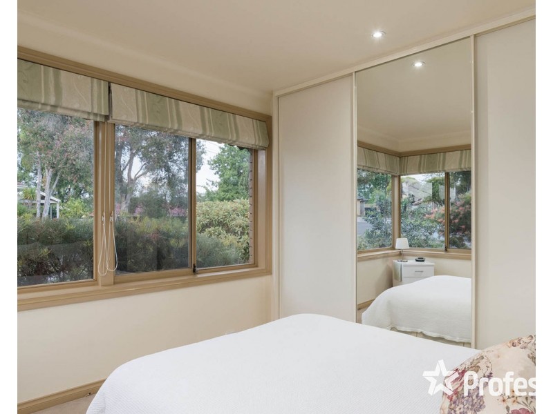 18 Corrong Crescent, Mooroolbark VIC 3138