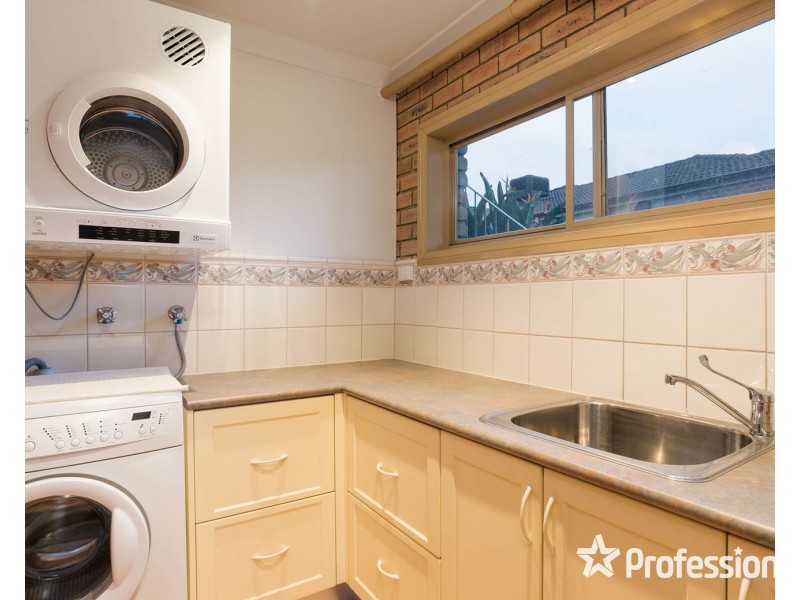 18 Corrong Crescent, Mooroolbark VIC 3138