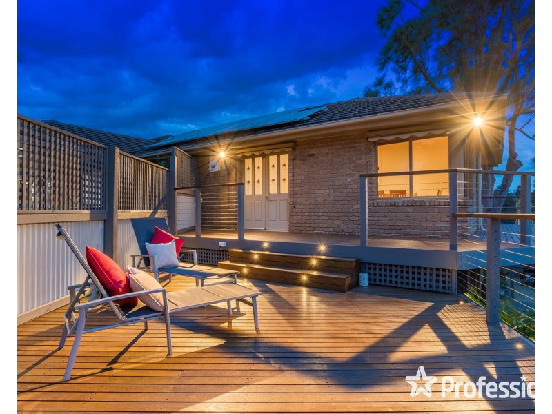 18 Corrong Crescent, Mooroolbark VIC 3138