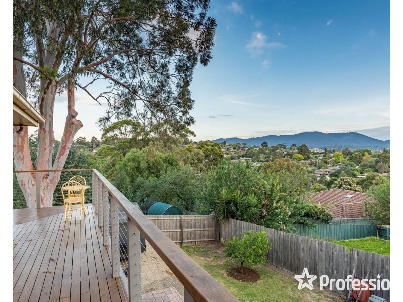 18 Corrong Crescent, Mooroolbark VIC 3138