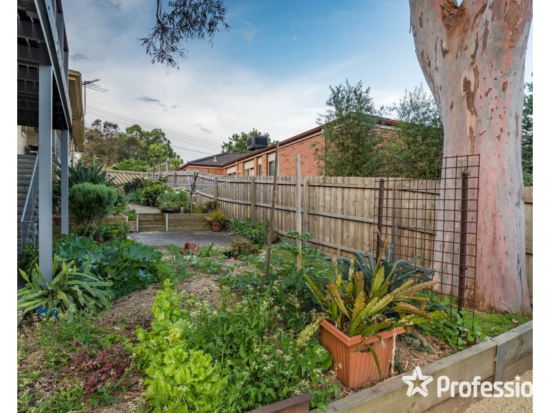 18 Corrong Crescent, Mooroolbark VIC 3138