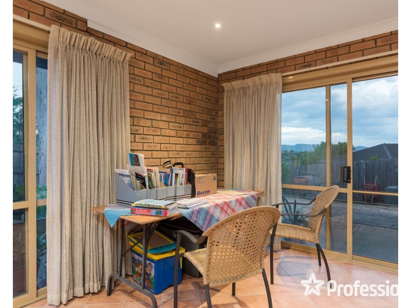 18 Corrong Crescent, Mooroolbark VIC 3138