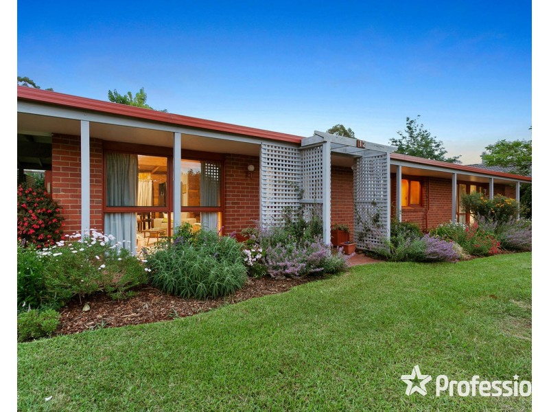 12 Wyuna Walk, Mooroolbark VIC 3138
