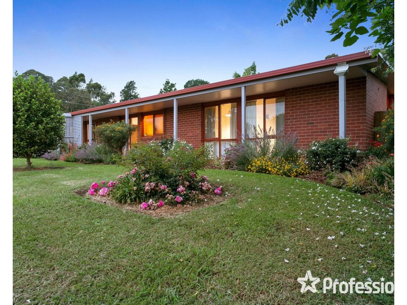 12 Wyuna Walk, Mooroolbark VIC 3138