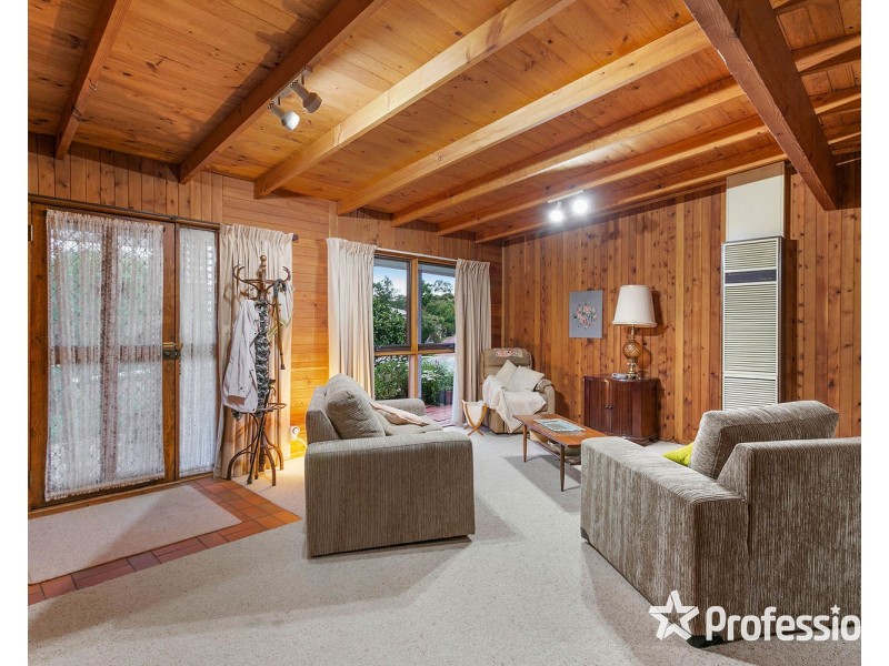 12 Wyuna Walk, Mooroolbark VIC 3138