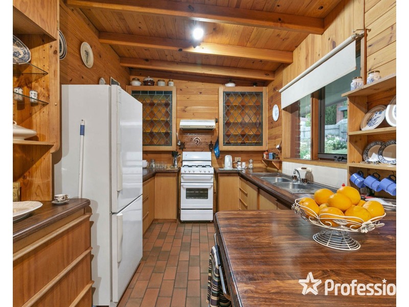 12 Wyuna Walk, Mooroolbark VIC 3138