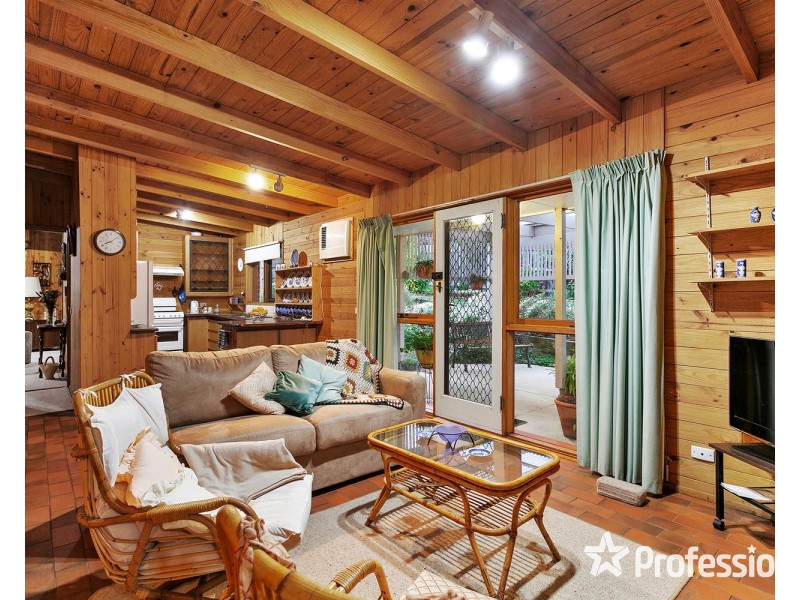 12 Wyuna Walk, Mooroolbark VIC 3138