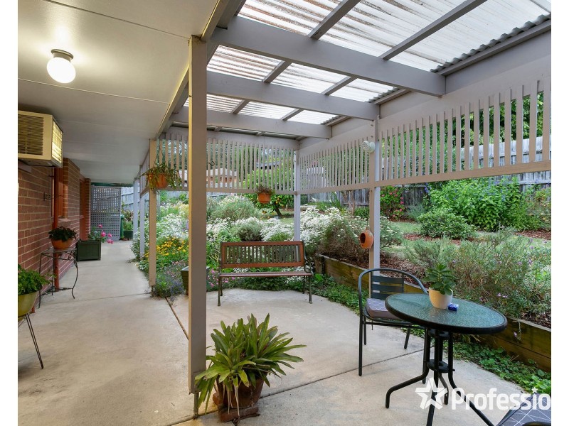 12 Wyuna Walk, Mooroolbark VIC 3138