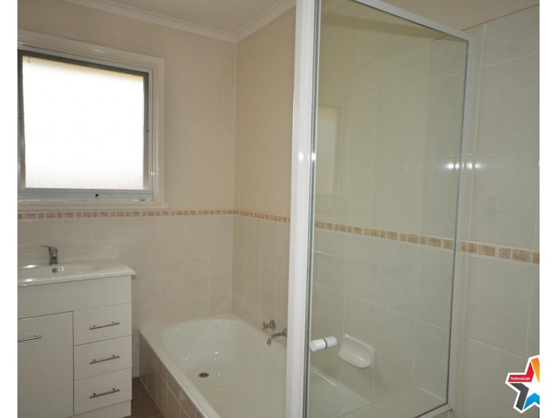 28 Dryden Concourse, Mooroolbark VIC 3138