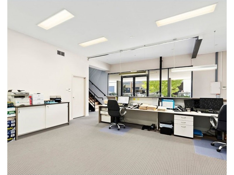 17/114 Merrindale Drive, Croydon South VIC 3136