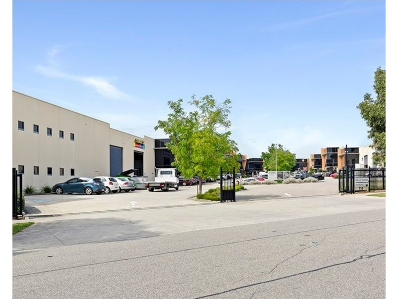 17/114 Merrindale Drive, Croydon South VIC 3136