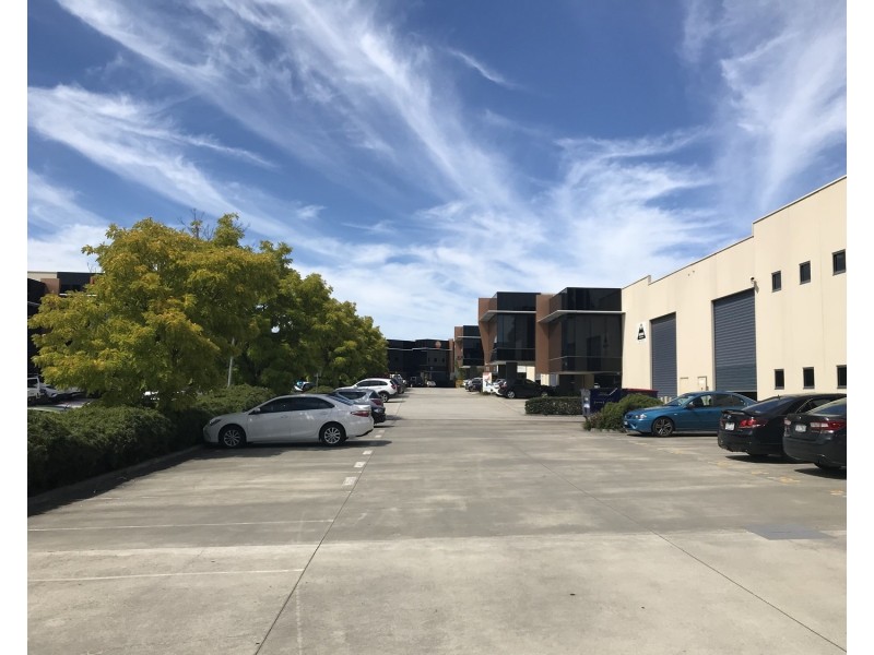 17/114 Merrindale Drive, Croydon South VIC 3136