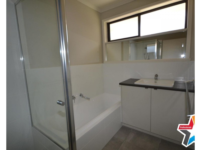 13 Pembroke Road, Mooroolbark VIC 3138
