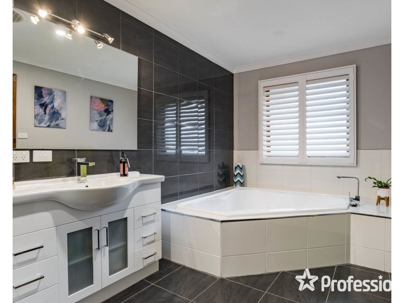 67 Pembroke Road, Mooroolbark VIC 3138