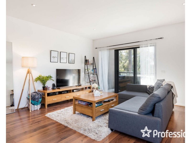 9/4 Civic Square, Croydon VIC 3136